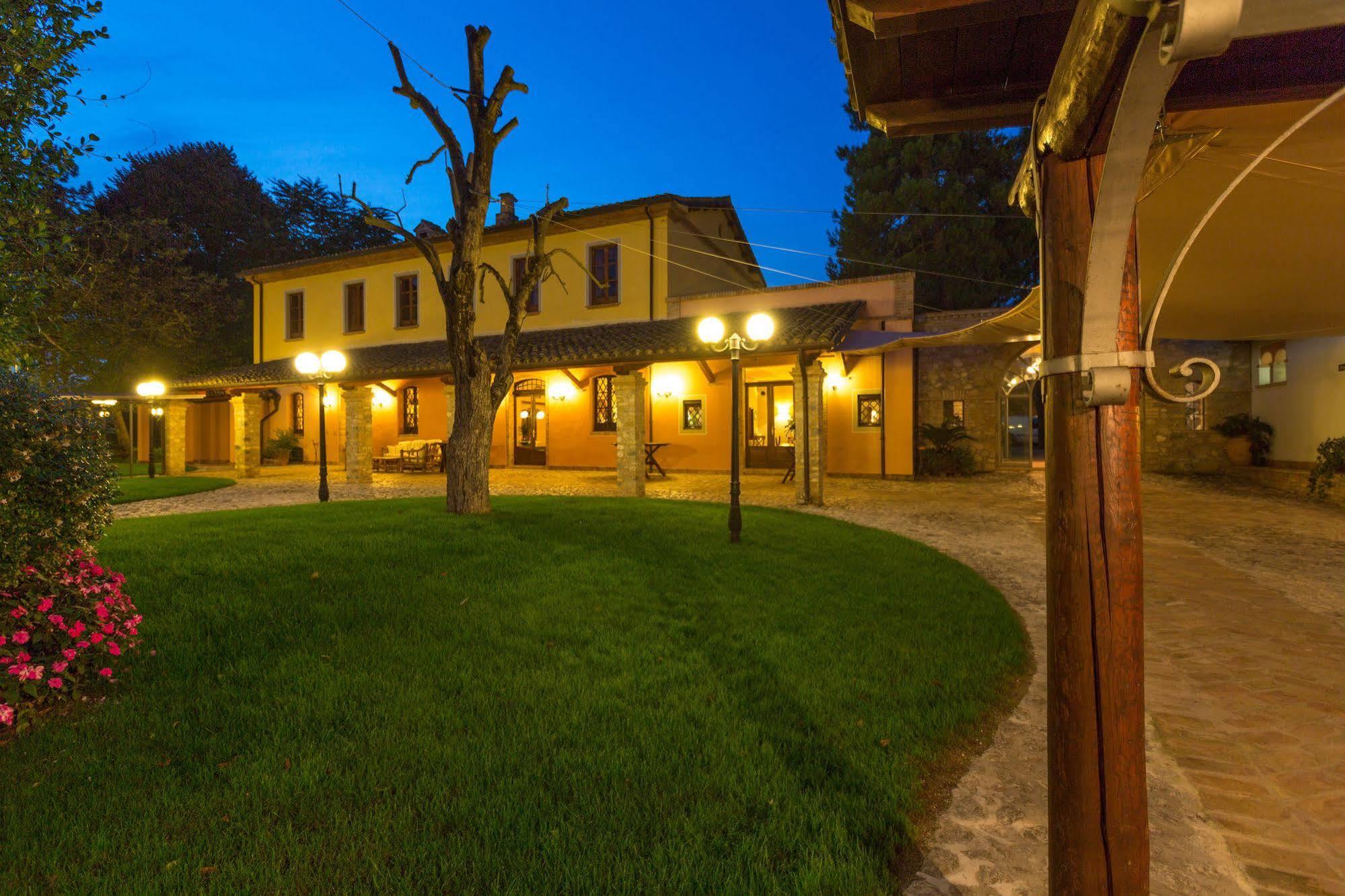 Corte Dei Tini Villa Vomano ภายนอก รูปภาพ