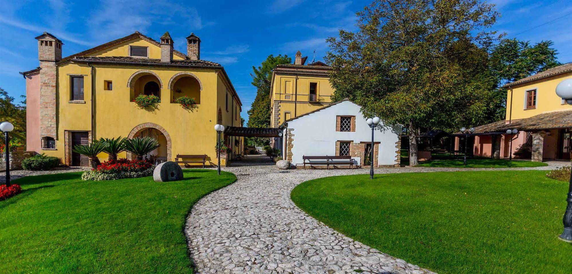Corte Dei Tini Villa Vomano ภายนอก รูปภาพ