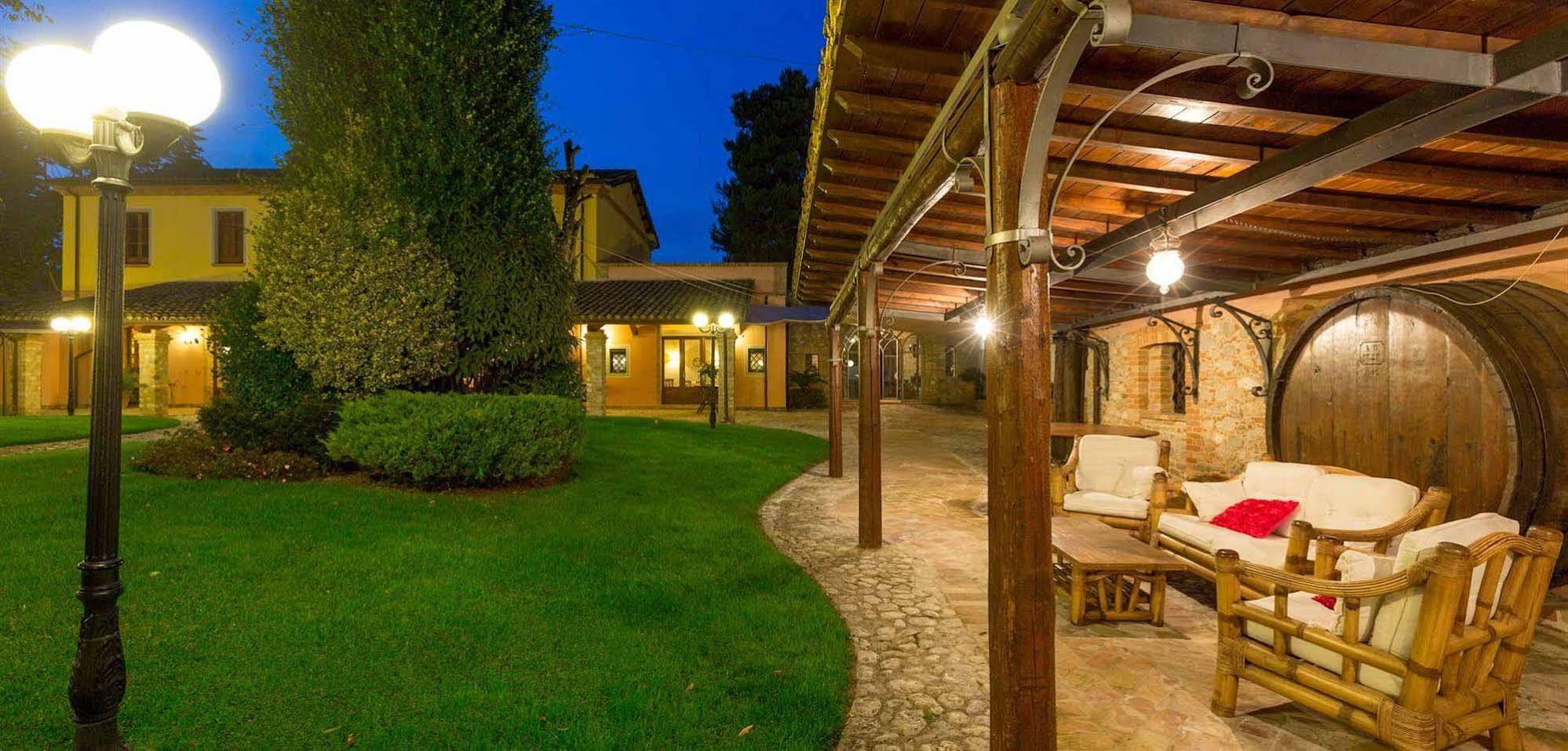 Corte Dei Tini Villa Vomano ภายนอก รูปภาพ