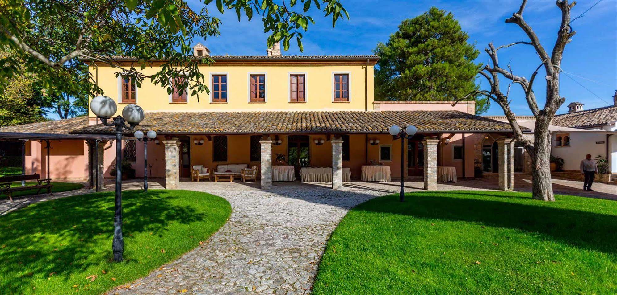 Corte Dei Tini Villa Vomano ภายนอก รูปภาพ