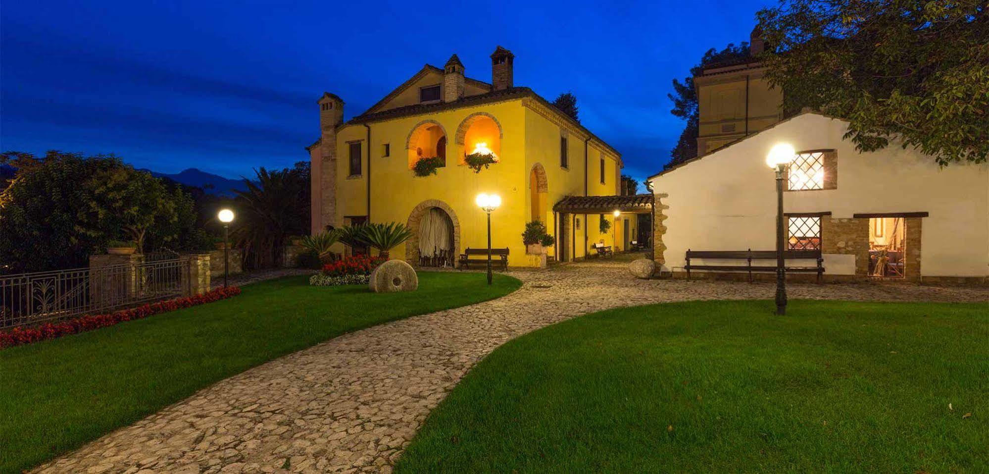 Corte Dei Tini Villa Vomano ภายนอก รูปภาพ