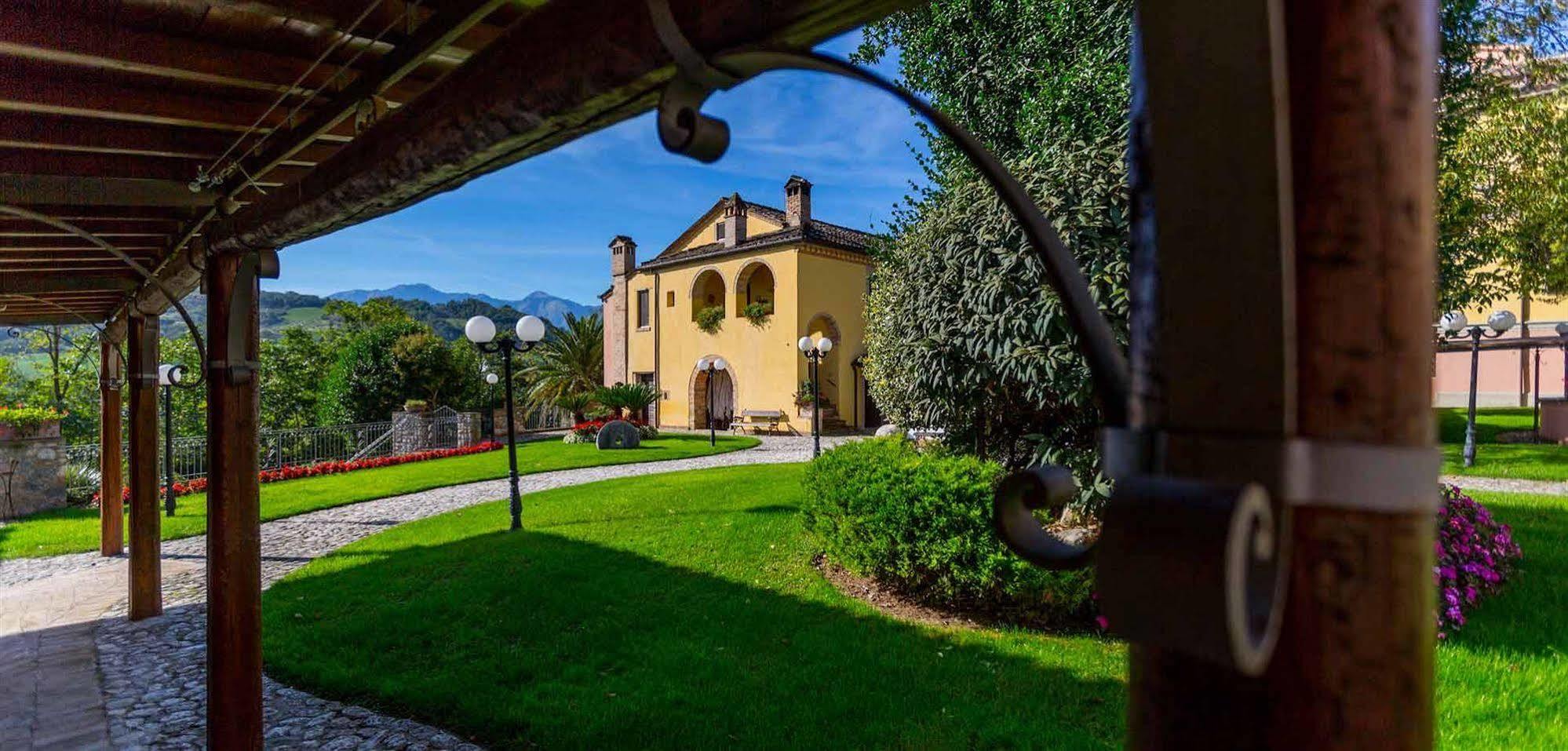 Corte Dei Tini Villa Vomano ภายนอก รูปภาพ