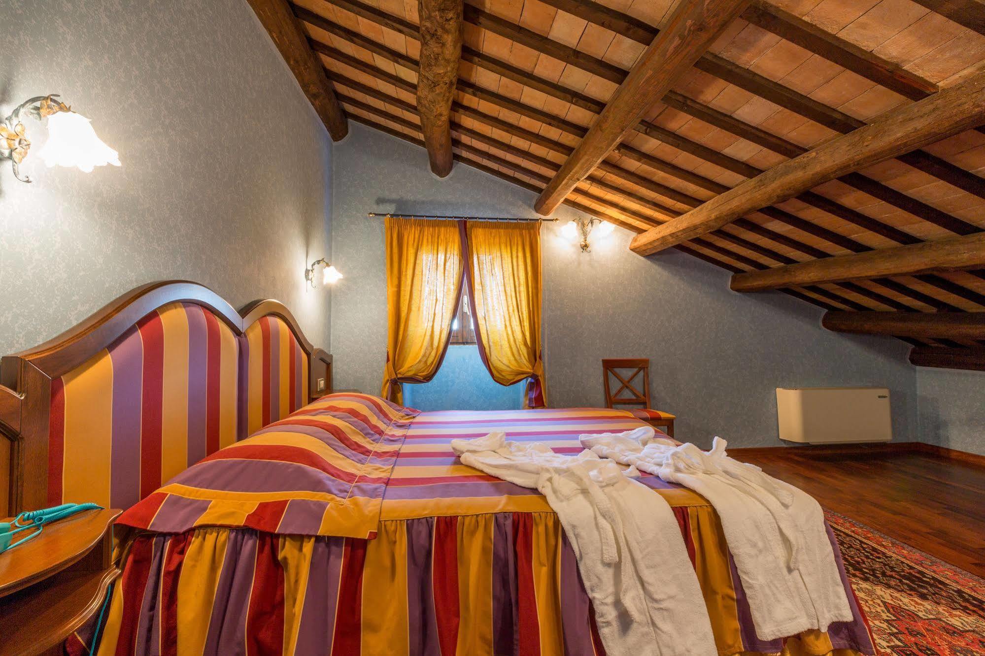 Corte Dei Tini Villa Vomano ภายนอก รูปภาพ